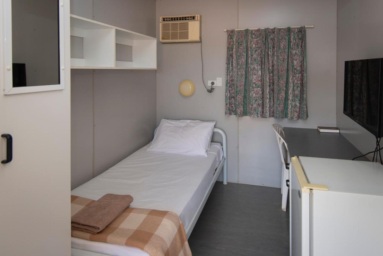 Stork Rd Budget Rooms - Private Rooms With Shared Bathrooms Access To Pool Longreach Buitenkant foto