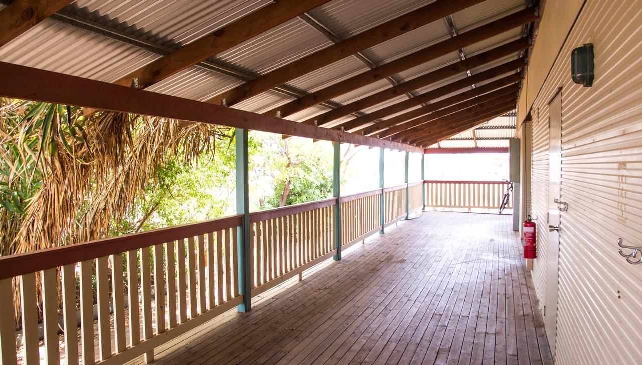 Stork Rd Budget Rooms - Private Rooms With Shared Bathrooms Access To Pool Longreach Buitenkant foto